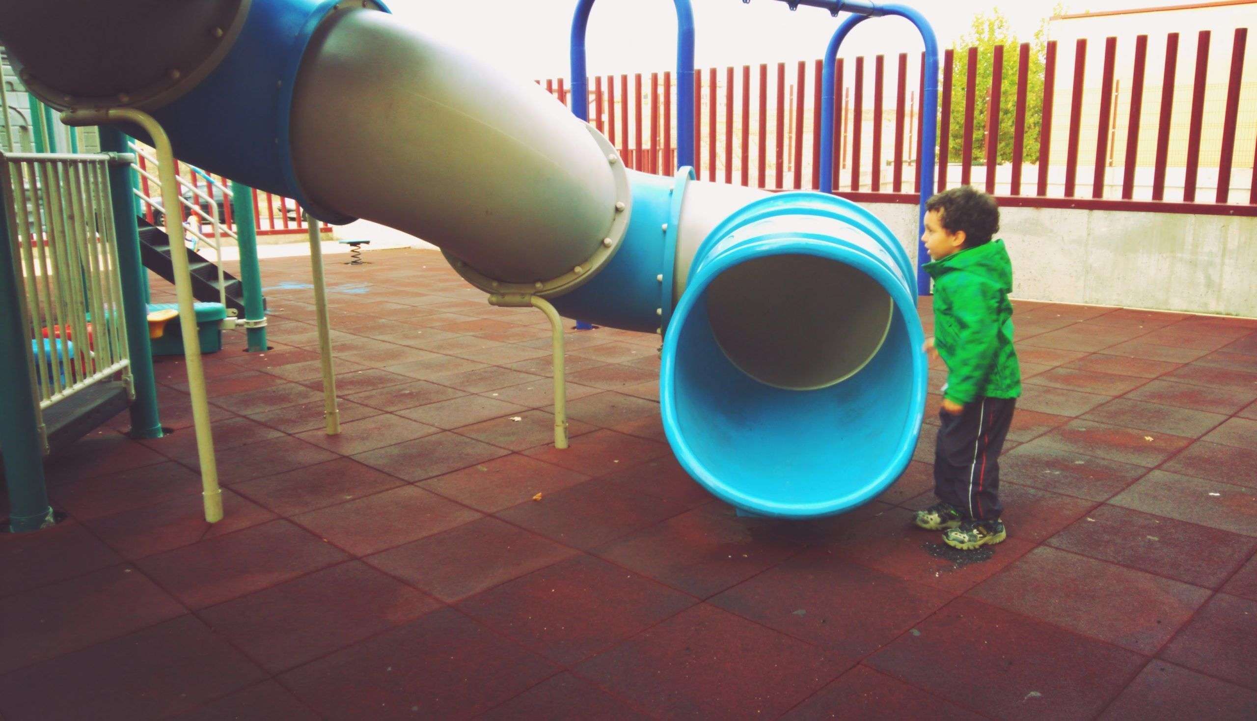 niño en el parque